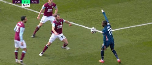 1615125583323004469.gif 点球.gif