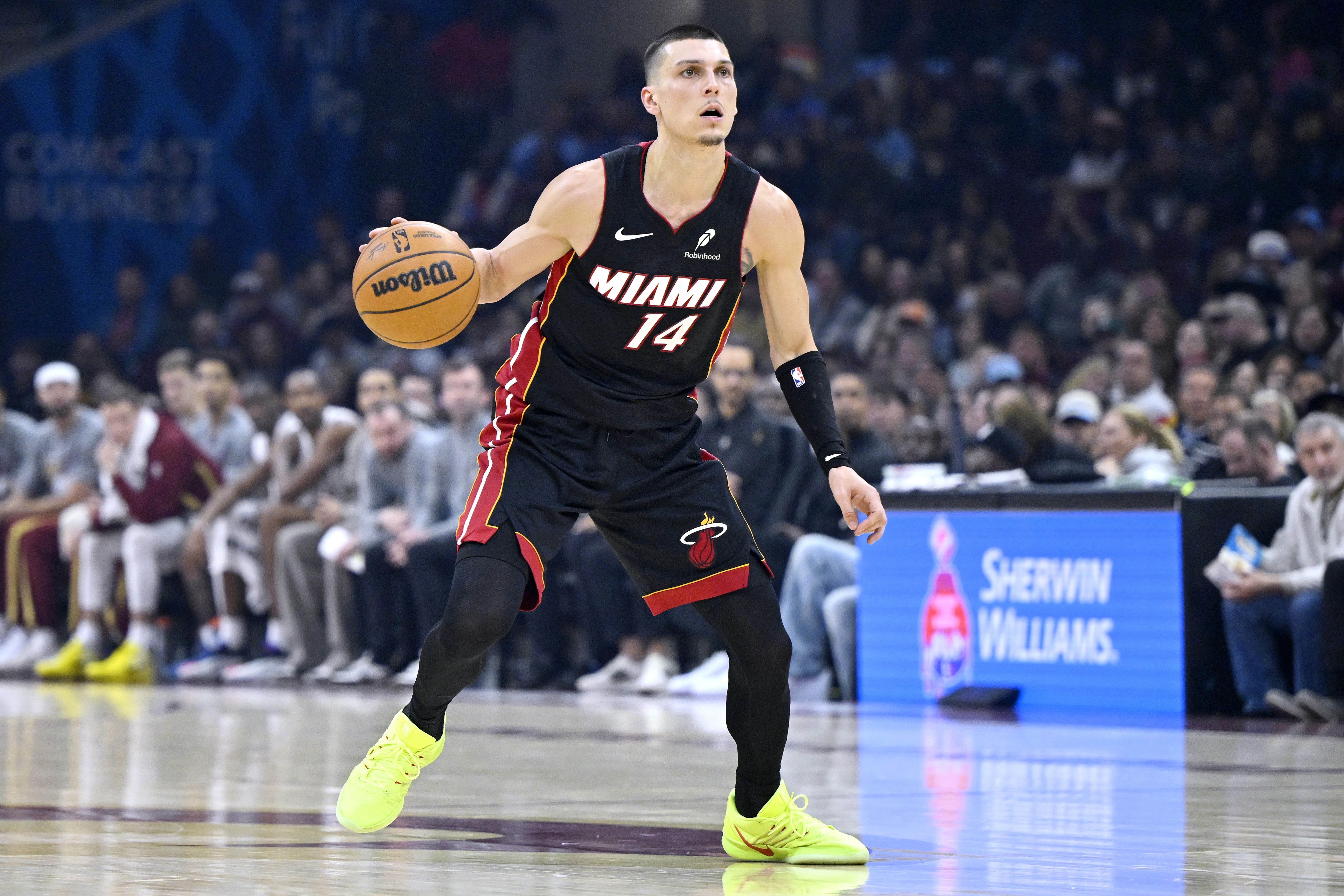 开云体育登录-NBA彩经：热火守卫主场轻松赢下奇才 马刺攻陷高原客场拿下掘金