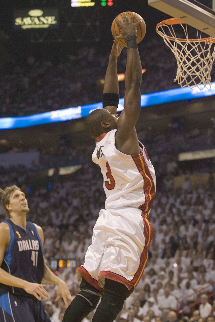 开云体育电脑版-贝弗利：抛开生涯只比较巅峰高度 06韦德各项数据都比不上18哈登